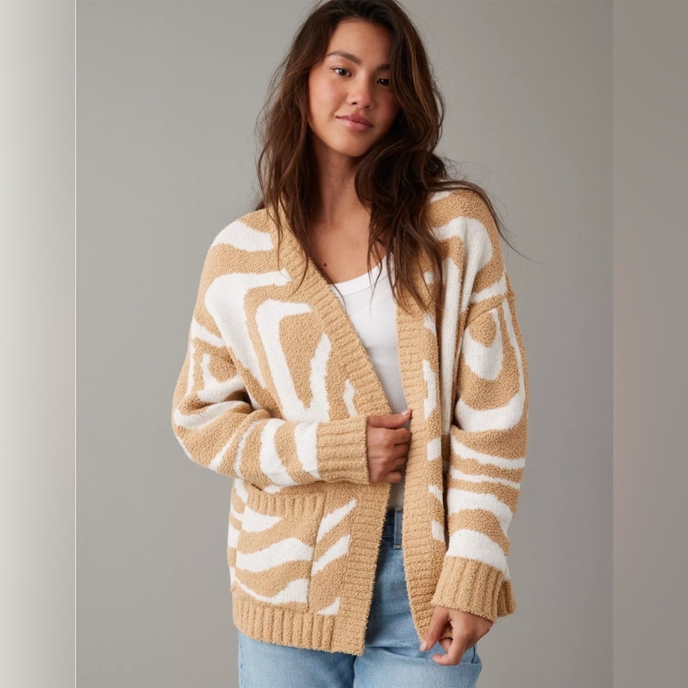 American Eagle Outfitters Tan and White Cardigan Woman’s size large